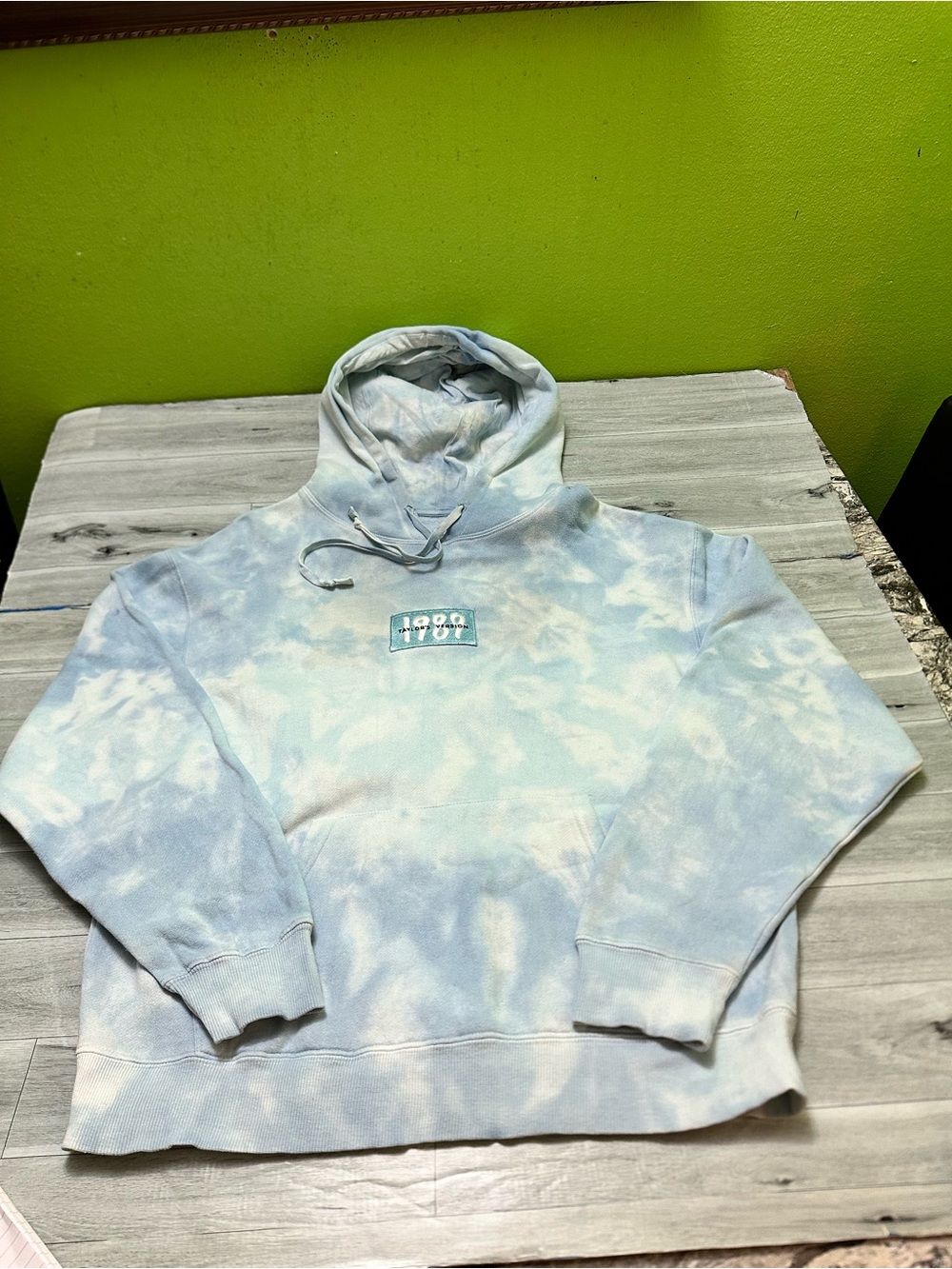 Taylor Swift Light Blue Tie-Dye Pullover Hoodie M